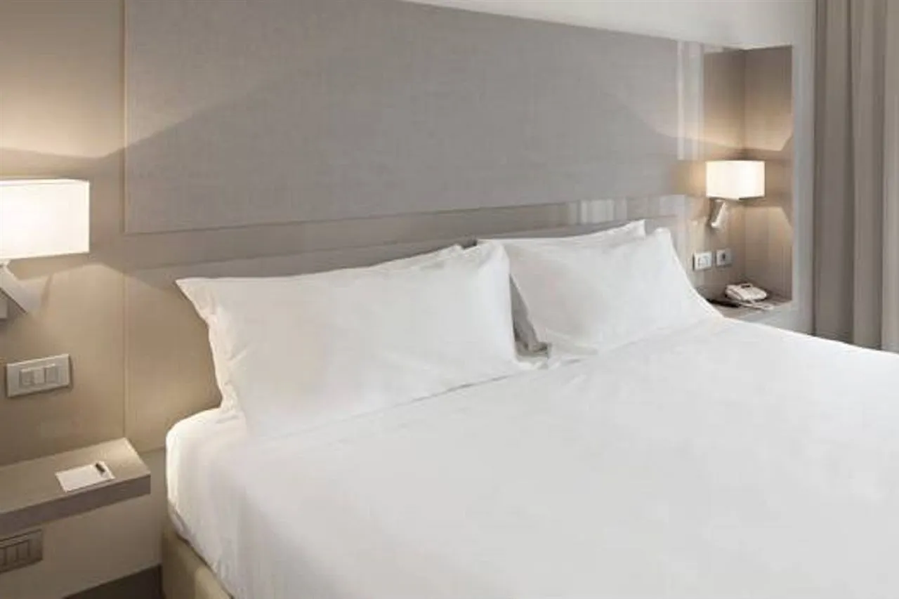 Nh Parma Hotel 4*,